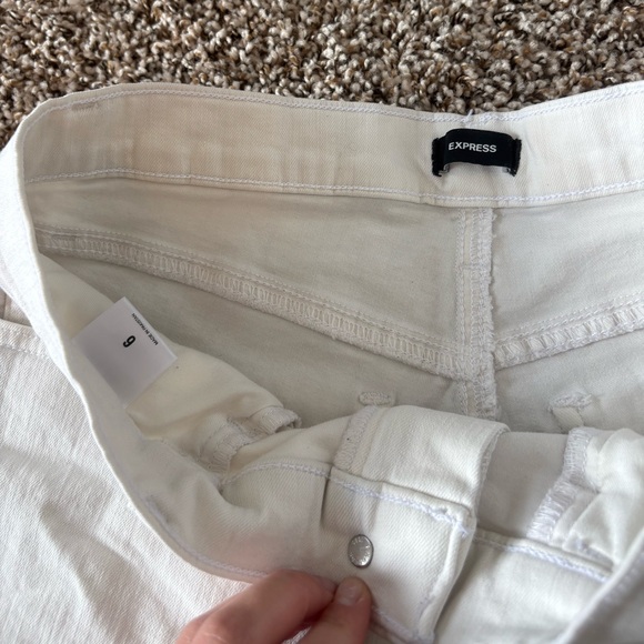 Express Shorts - Picture 3 of 3
